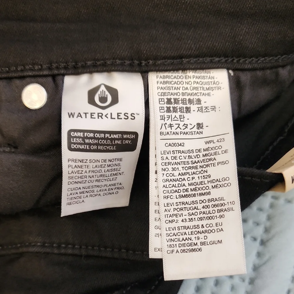 Levi's Women's Relaxed 711 Skinny Jeans in Deep Black